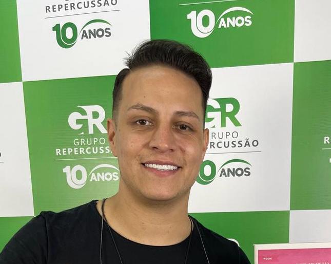 Paulinho Dill, da banda Os Atuais, apresenta melhora significativa após grave acidente