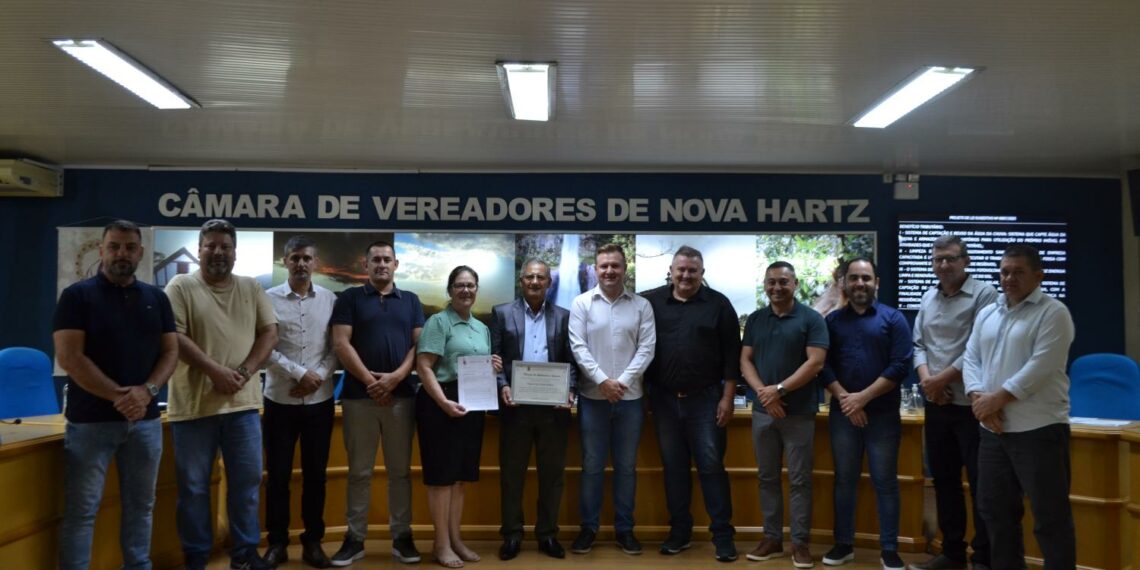 Vereadores de Nova Hartz homenageiam pastor com 40 anos de dedicação à igreja
