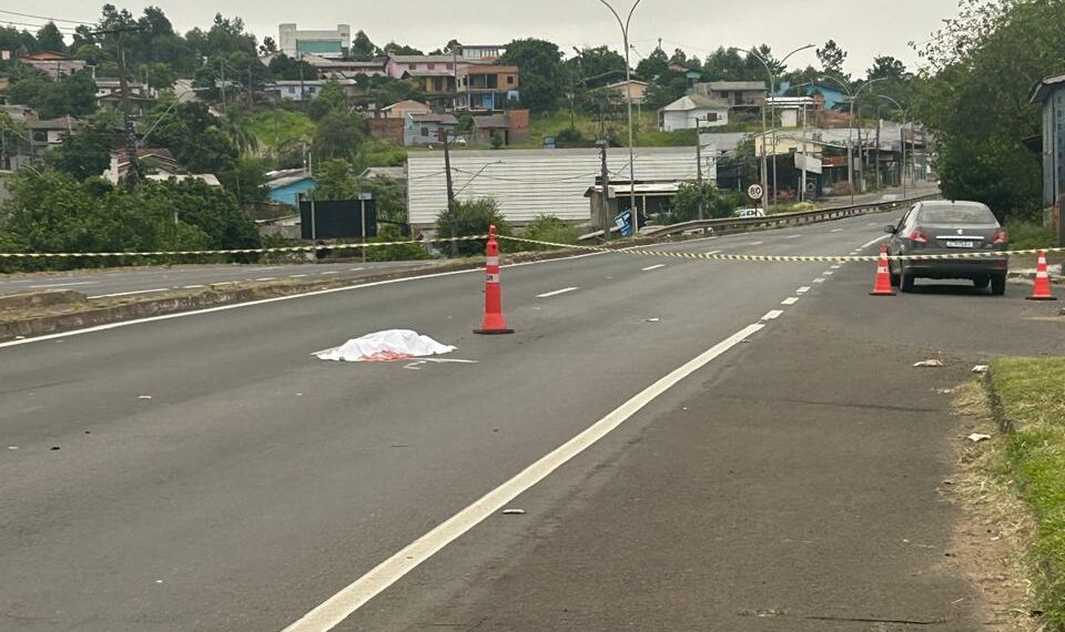 Pedestre morre atropelado na RS-239 embaixo de passarela