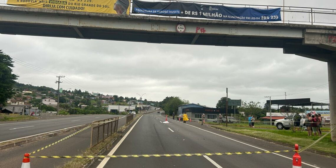 Pedestre morre atropelado na RS-239 embaixo de passarela