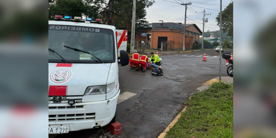 Motociclista fica ferida após acidente no Centro de Nova Hartz
