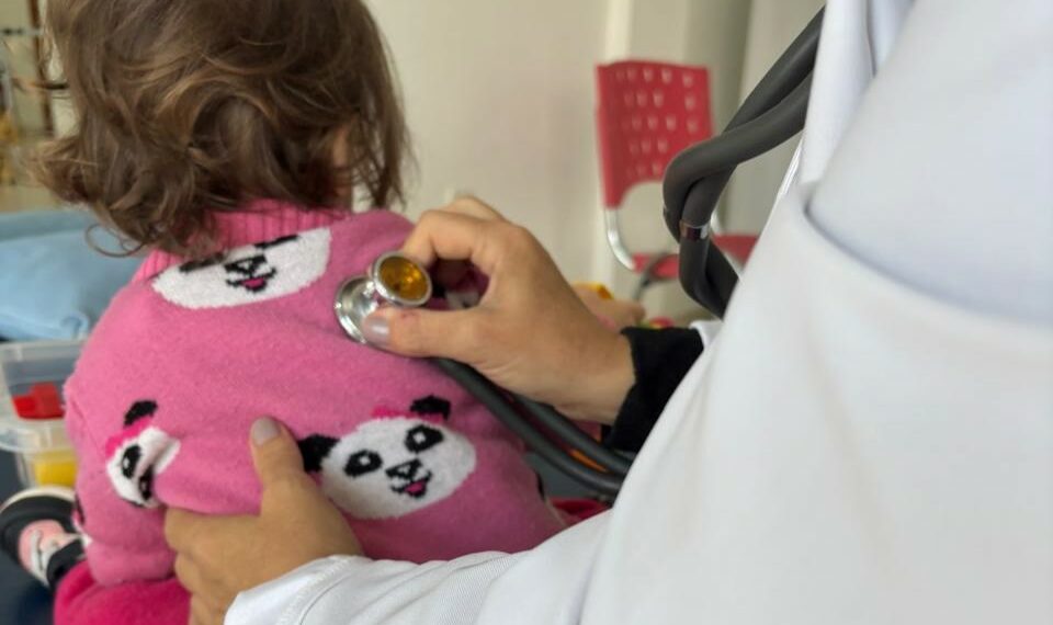 Casos de bronquiolite acendem alerta no RS; médico fala sobre causa, sintomas e cuidados com a doença