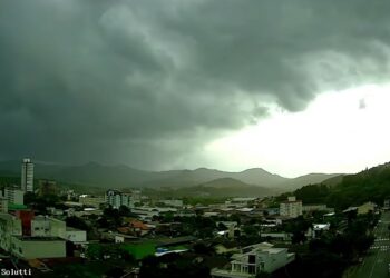 Alerta para alto risco de chuva, temporais e alagamentos na região