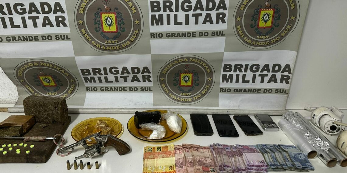 Dupla é presa por tráfico de drogas e porte ilegal de arma de fogo em Sapiranga