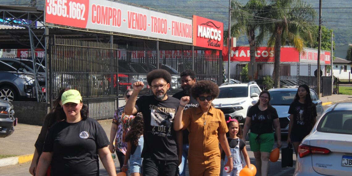 Caminhada Coletiva Antirracista é promovida por escola de Nova Hartz