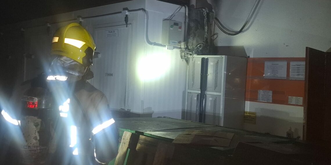 Fumaça em supermercado mobiliza bombeiros em Campo Bom na madrugada