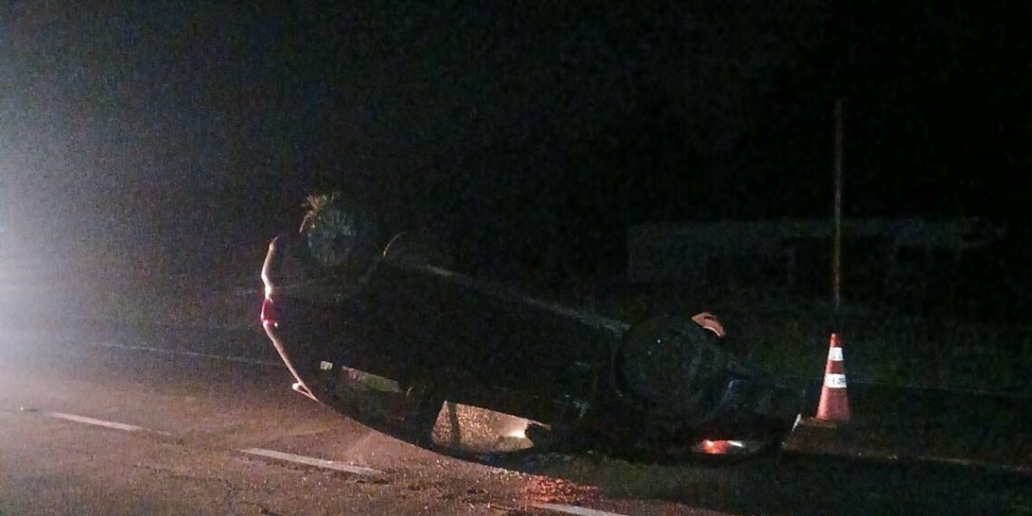 Mulher fica ferida em capotamento na RS-239, em Araricá