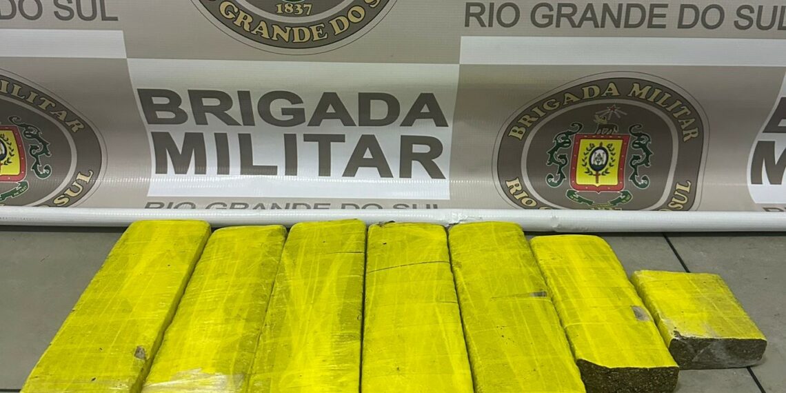Mulher é presa por tráfico de drogas em Dois Irmãos após ser flagrada com quase 4kg de maconha