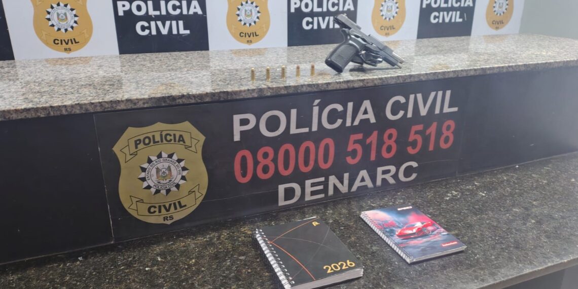 Polícia Civil apreende arma e anotações do tráfico no bairro Vila Operária, em Campo Bom