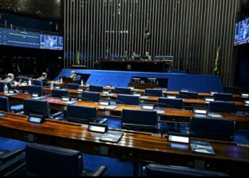 Senado aprova aumento gradual da licença-paternidade para 20 dias
