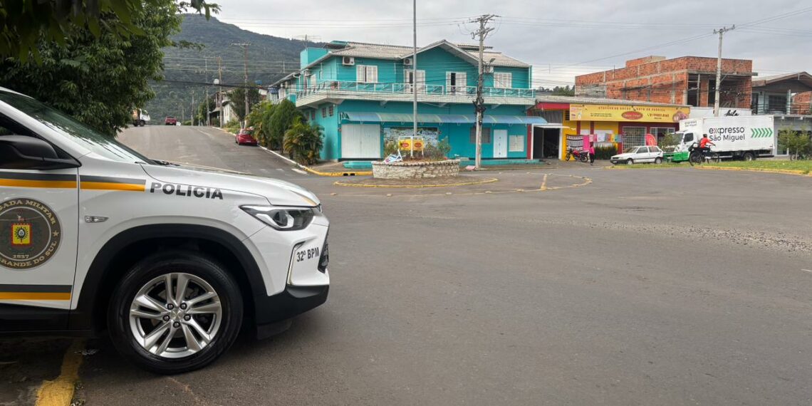 Motociclista fica ferido após colisão em rotatória de Sapiranga