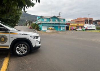 Motociclista fica ferido após colisão em rotatória de Sapiranga