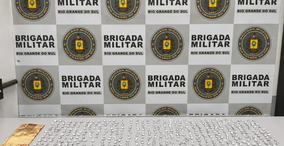 Homem é preso durante ação da Brigada Militar com mais de 450 porções de drogas em Sapiranga