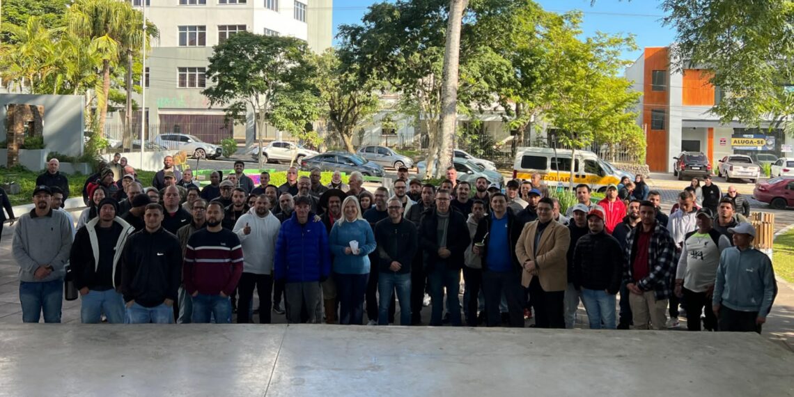 Ação de combate às drogas reúne comunidade para discutir tema na Praça da Bandeira, em Sapiranga
