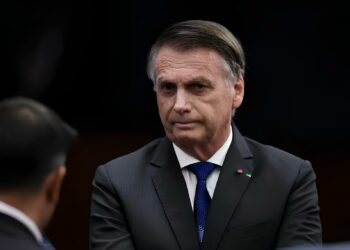Exército entrega seis armas de Bolsonaro à Polícia Federal, após pedido do STF