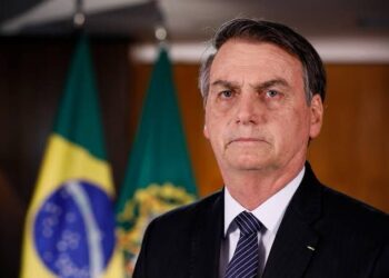 Polícia Federal faz busca por armas na casa do ex-presidente Jair Bolsonaro