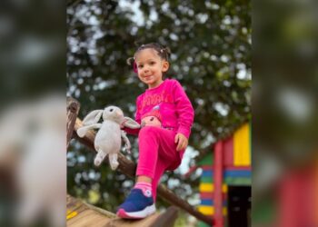 “Daquelas crianças que ensinam sem dizer uma palavra”, diz diretora da escola da pequena Sophia