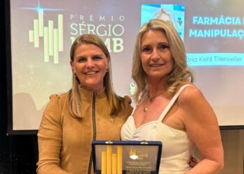 Apoteka recebe prêmio por trajetória de destaque na farmácia magistral